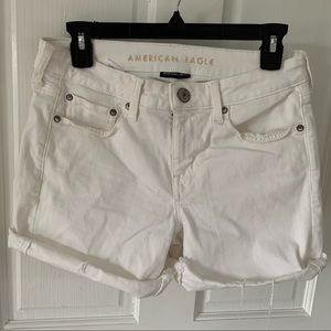 AE NEXT LEVEL STRETCH WHITE JEAN MIDI SHORTS